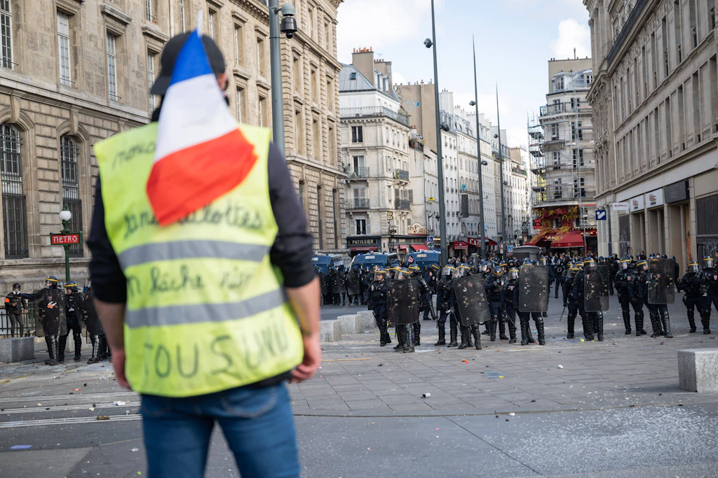 Protest gegen hohe Lebenshaltungskosten in Paris: Szene nahe dem Place de la République in Paris am Samstag.