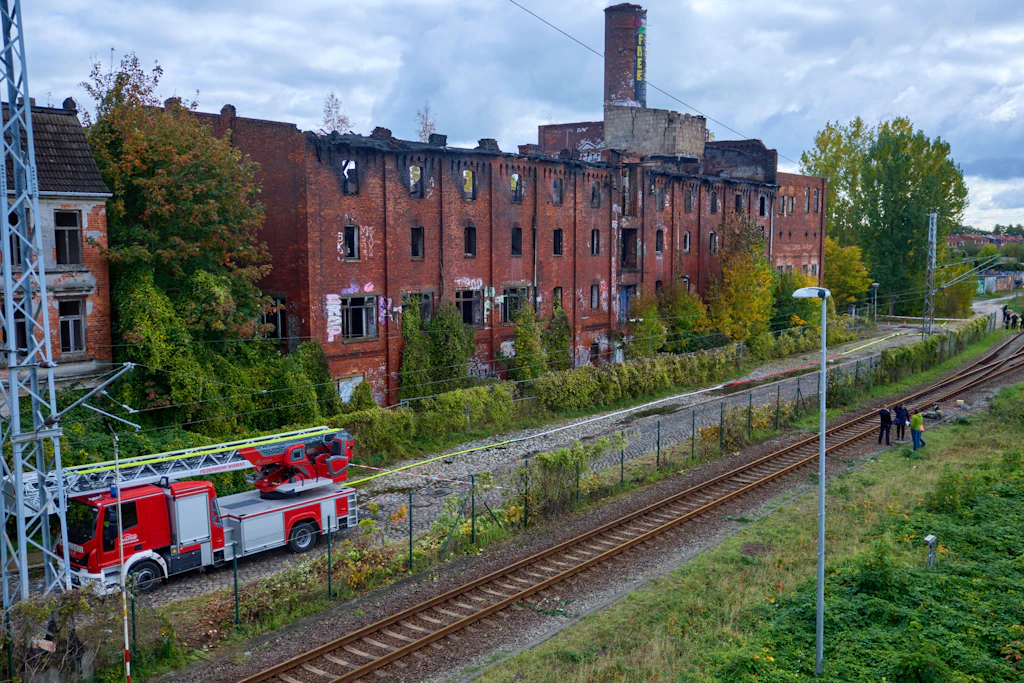 Nach dem Großbrand der Malzfabrik in Wismar wurde wegen Einsturzgefahr das Dachgeschoss abgetragen.