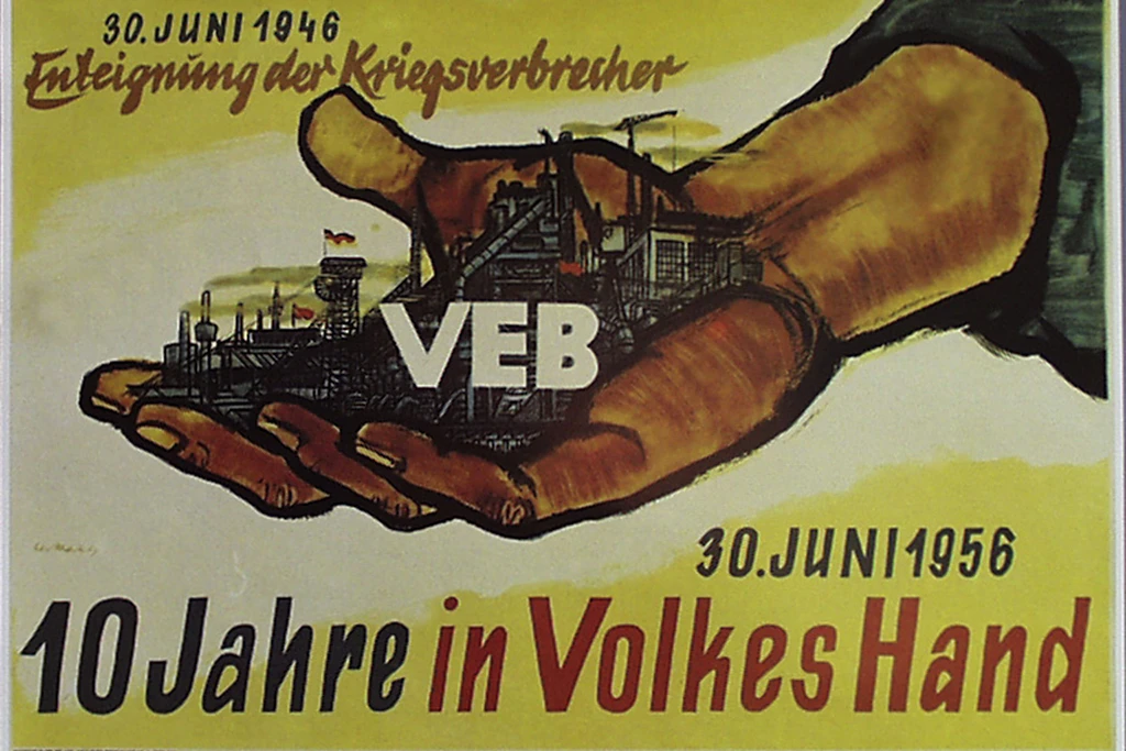 In der DDR hatte man nach dem Krieg die ehemaligen Nazi-Unternehmen vergesellschaftet. In der Bundesrepublik setzte man hingegen auf die soziale Marktwirtschaft. Bislang.