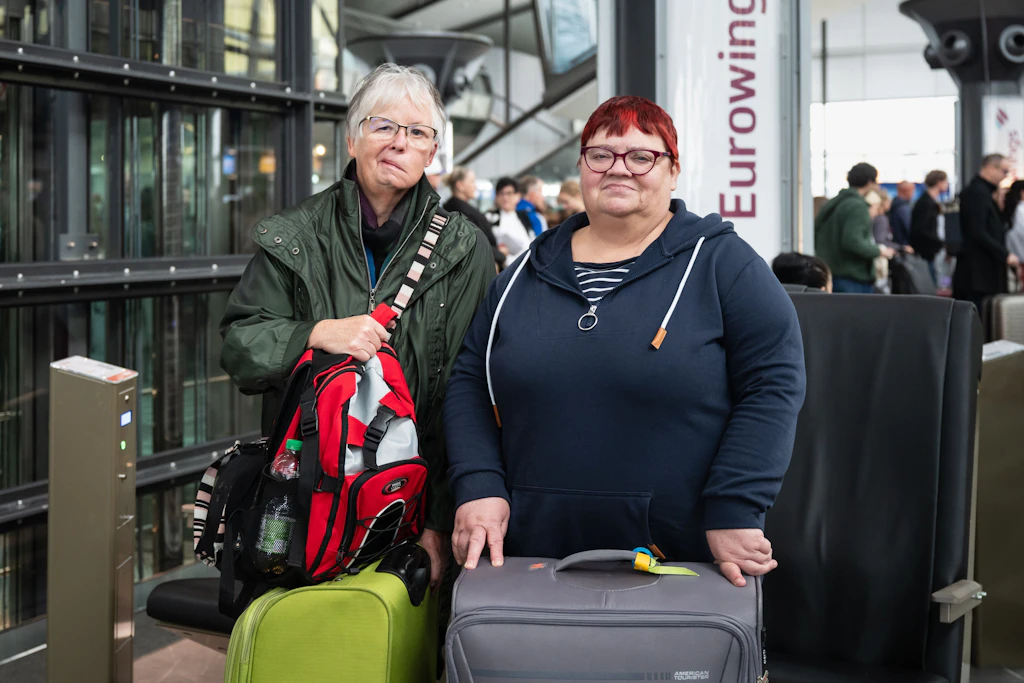 Gabi (l.) und Jana freuen sich auf den Urlaub in Hurghada: Die beiden Frauen fliegen am liebsten von Leipzig ab.