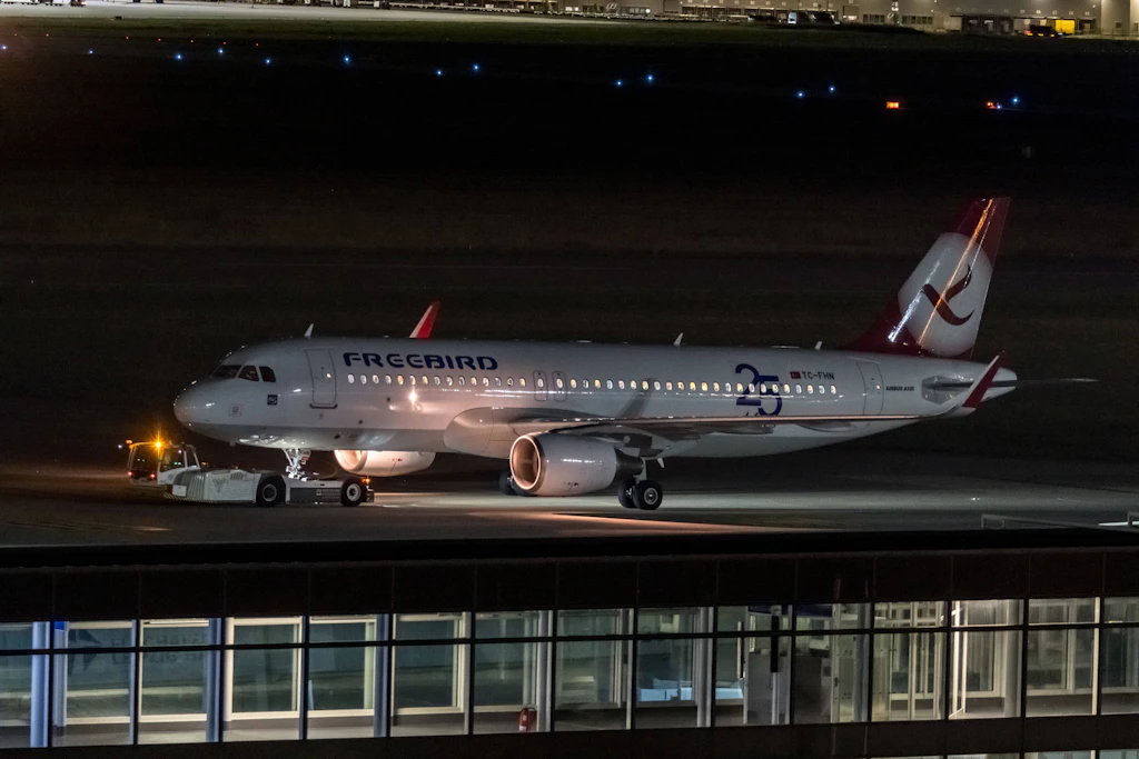 Wenn der Flughafen zur Bühne wird: Leipzig im Zentrum des Abschiebe-Protests