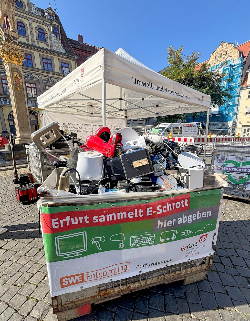 Erfurter geben 1.9 Tonnen Elektroschrott auf dem Fischmarkt ab