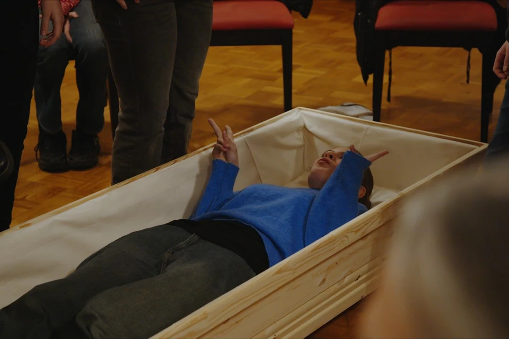 Kirche Kladow: Am 23. Oktober läuft der Dokumentarfilm „Der Tod ist ein Arschloch“ mit anschließendem Gespräch.