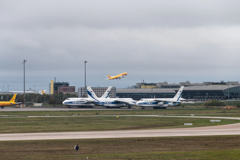 Frachtmaschinen am Flughafen Leipzig: Ein Modell für andere ostdeutsche Airports?