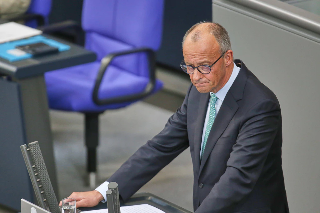 „Invest in Germany“: Merz umwirbt die Weltelite und verliert die Deutschen
