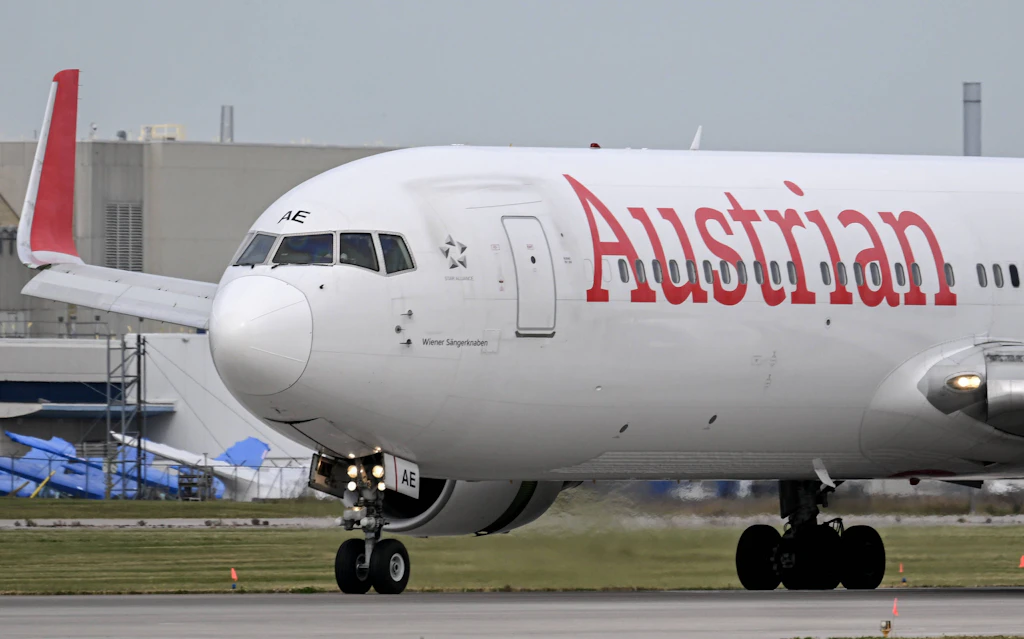 Bombendrohung bei Austrian Airlines: Kampfjet begleitet Flugzeug zur Notlandung