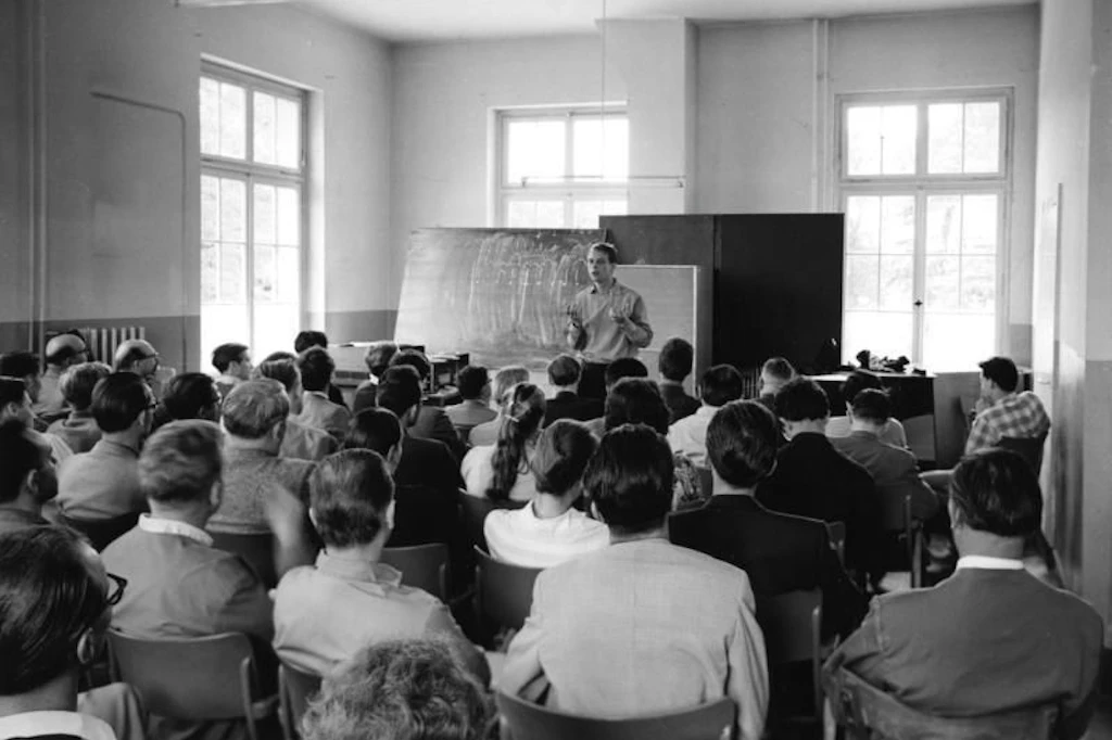 Juli 1957: 12. Internationale Ferienkurse für neue Musik in Darmstadt