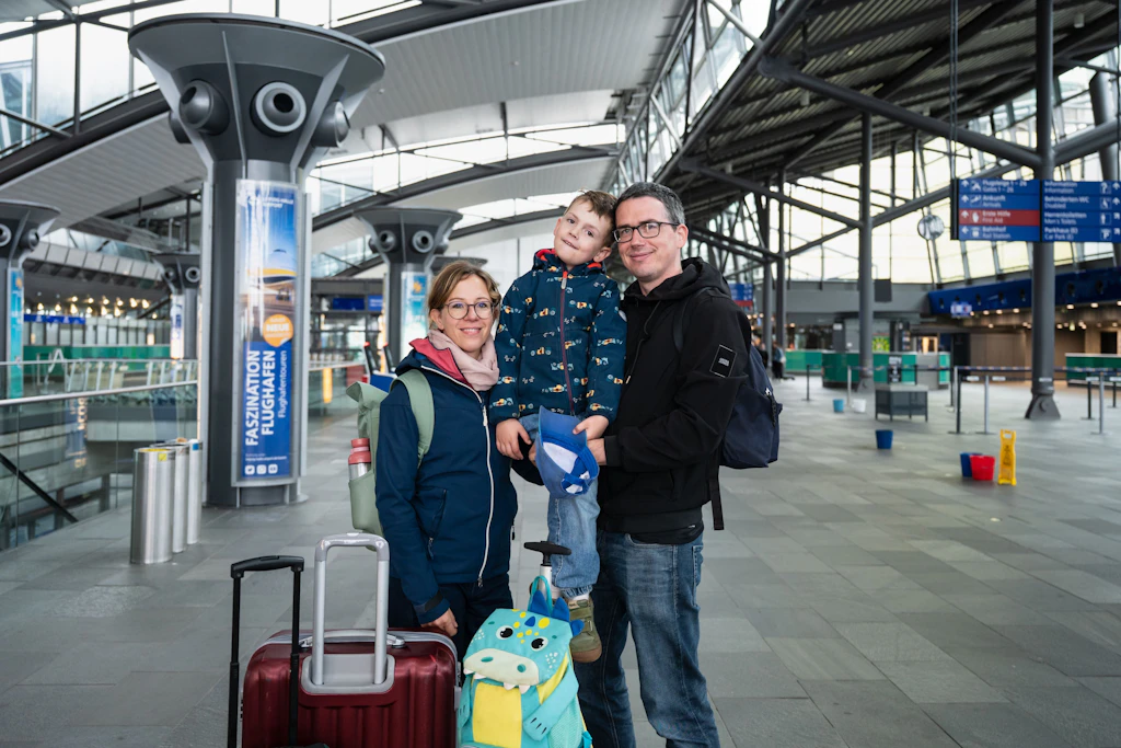 Laura Steinhabe und Pierre Kurby fliegen mit Sohn Raphael von Leipzig nach Kreta: Ihre Anreise war entspannt.