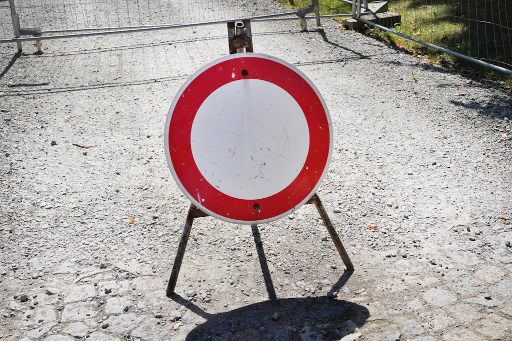 Straßensperrung: In Werdau wird in der Lessingstraße ein Wohnhaus abgerissen (Symbolbild).