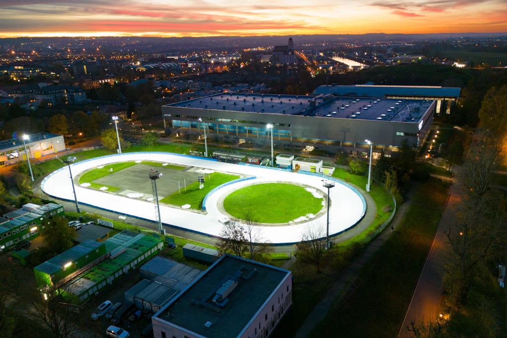 Eisschnelllaufbahn in Dresden: Im Sportpark Ostra startet am 24. Oktober die Eislauf-Hauptsaison an der Joynext Arena.