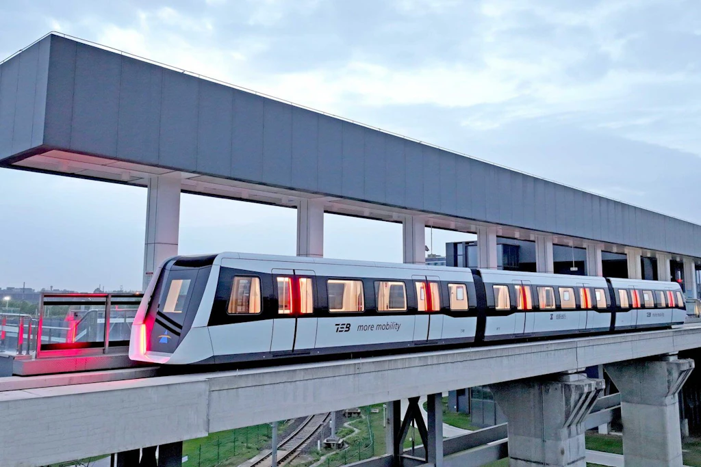 In China fährt die Magnetschwebebahn bereits: In Chengdu lässt sich das Transport-System Bögl auf einer Demonstrationsstrecke erleben.