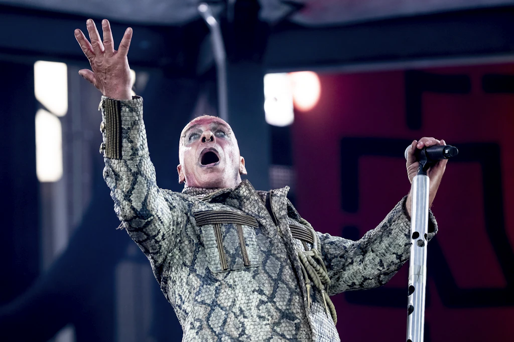 Till Lindemann gegen sich selbst: Warum „Du hast“ mit „Sonne“ konkurriert