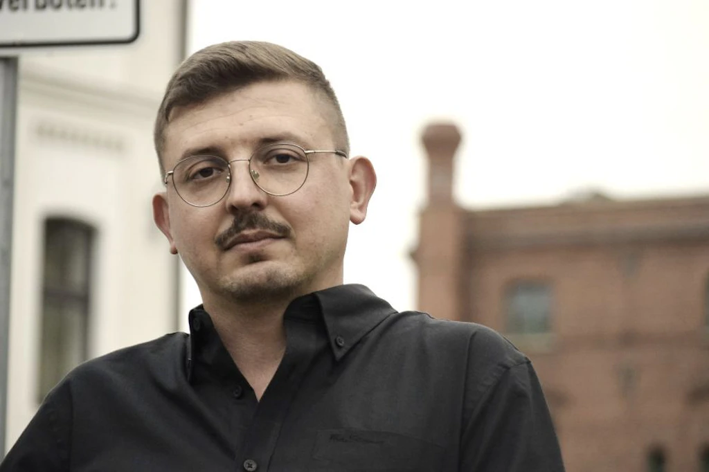 Der Journalist, Autor und Wachmann Ken Merten in Leipzig: Dessen Anwalt sieht „Berufs-, Meinungs- und Pressefreiheit nicht mehr nur auf dem Papier infrage, sondern ganz konkret“ in Frage gestellt.