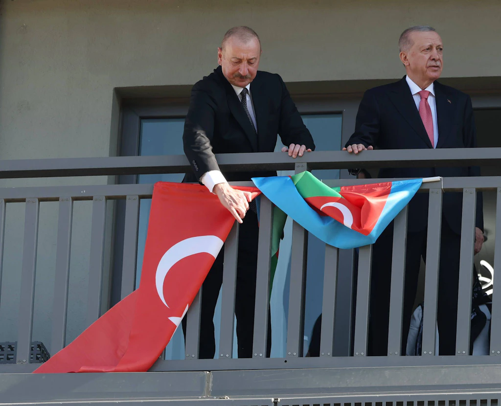 Kopftuch-Streit zwischen Aserbaidschan und der Türkei: Das Ende der Bruderliebe?
