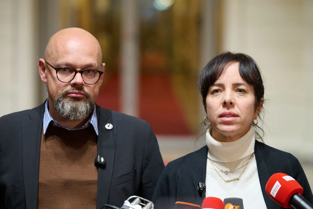 Streit über die Finanzierung der Milliardenentschädigung: Die Berliner Linke-Fraktionsvorsitzenden Tobias Schulze und Elif Eralp halten an der geplanten Enteignung großer Wohnungskonzerne fest.