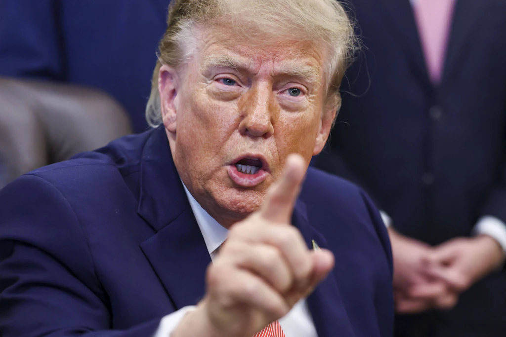 Trump warnt vor Untergang der USA – Berater fürchten Entlassungen
