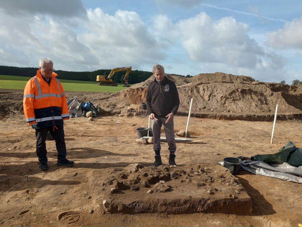 Königsgrab Seddin: Archäologen legen fast quadratischen Hausgrundriss frei