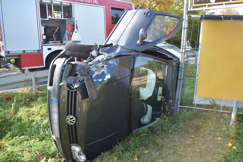 Unfall auf der B176: Ein 39-jähriger Autofahrer wurde bei einem Zusammenstoß in Balgstädt leicht verletzt.