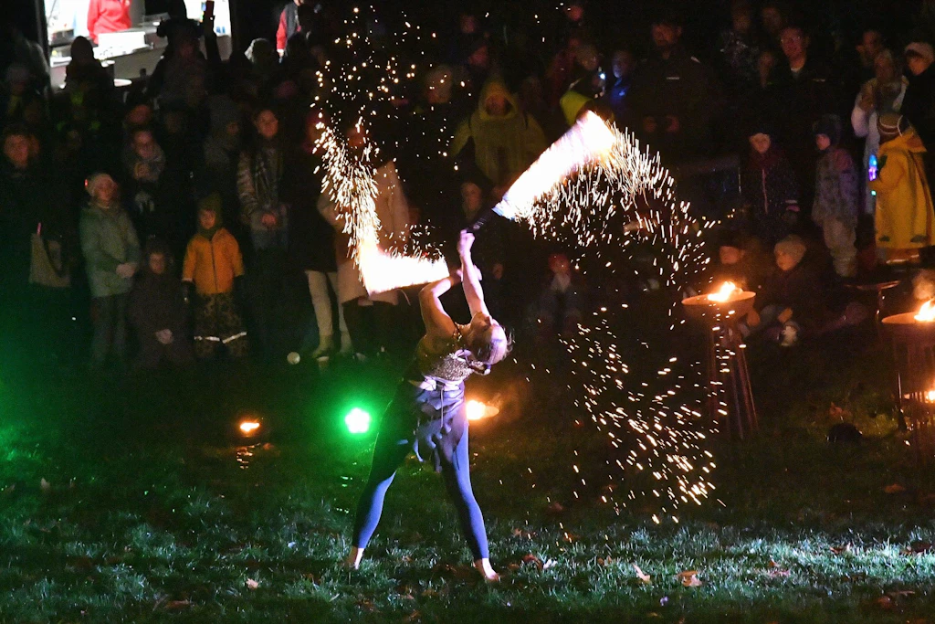 Zoo Rostock: Das Lampionfest am 24. Oktober kostet acht Euro für Erwachsene und fünf Euro für Kinder, der Zooeintritt ist enthalten.