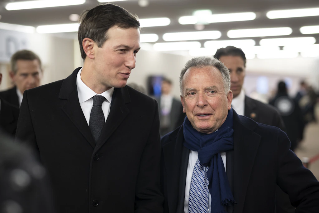 Jared Kushner (l), amerikanischer Geschäftsmann, und Steve Witkoff (r), Sondergesandter der USA für den Nahen Osten und Sonderbeauftragter für Friedensmissionen