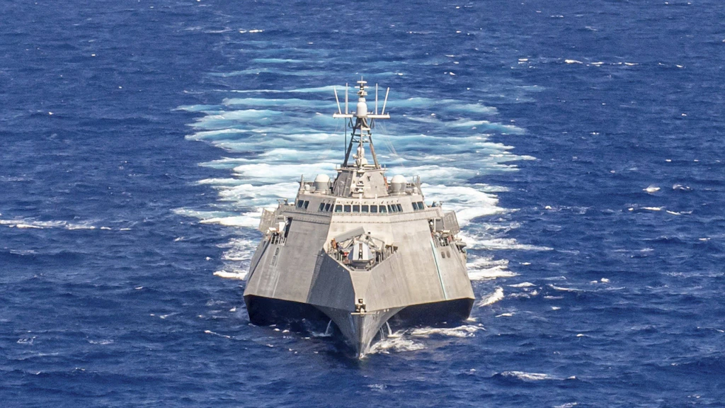 China lässt US-Kriegsschiff USS Charleston verfolgen – Streit um umkämpftes Riff