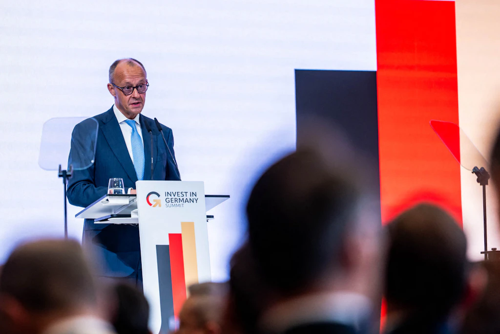 Friedrich Merz (CDU) spricht am Dienstag beim „Invest in Germany“-Gipfel im ehemaligen Staatsratsgebäude der DDR, heute der European School of Management and Technology (ESMT).