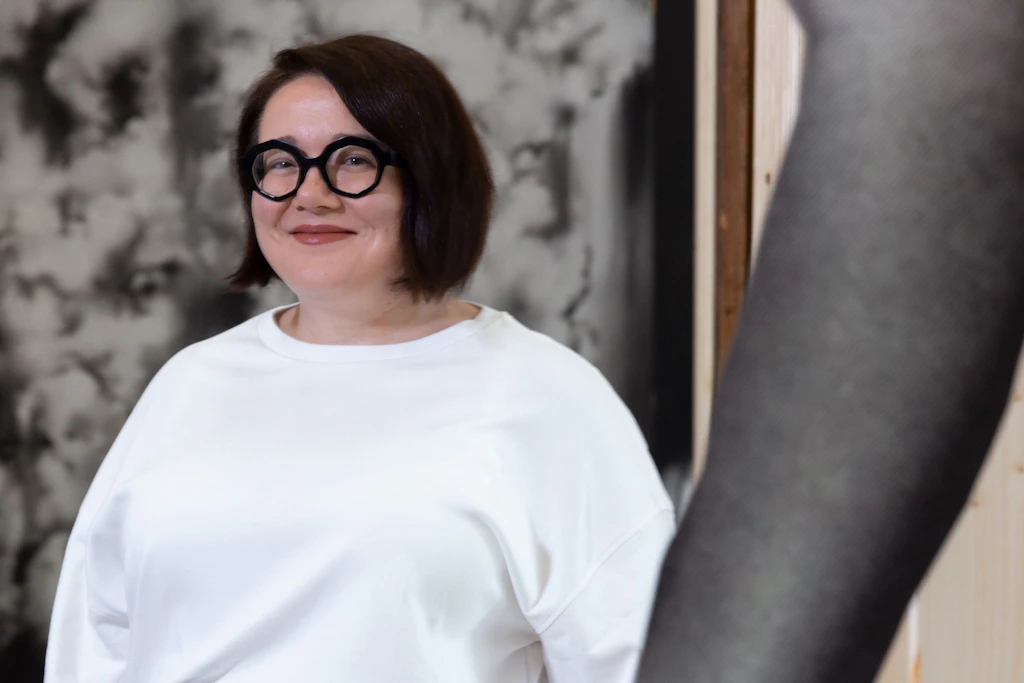 Lucia Tallova ist „Artist of the Year 2026“ der Deutschen Bank. Nun beendet sie die Ausstellungsära des Palais Populaire Berlin.