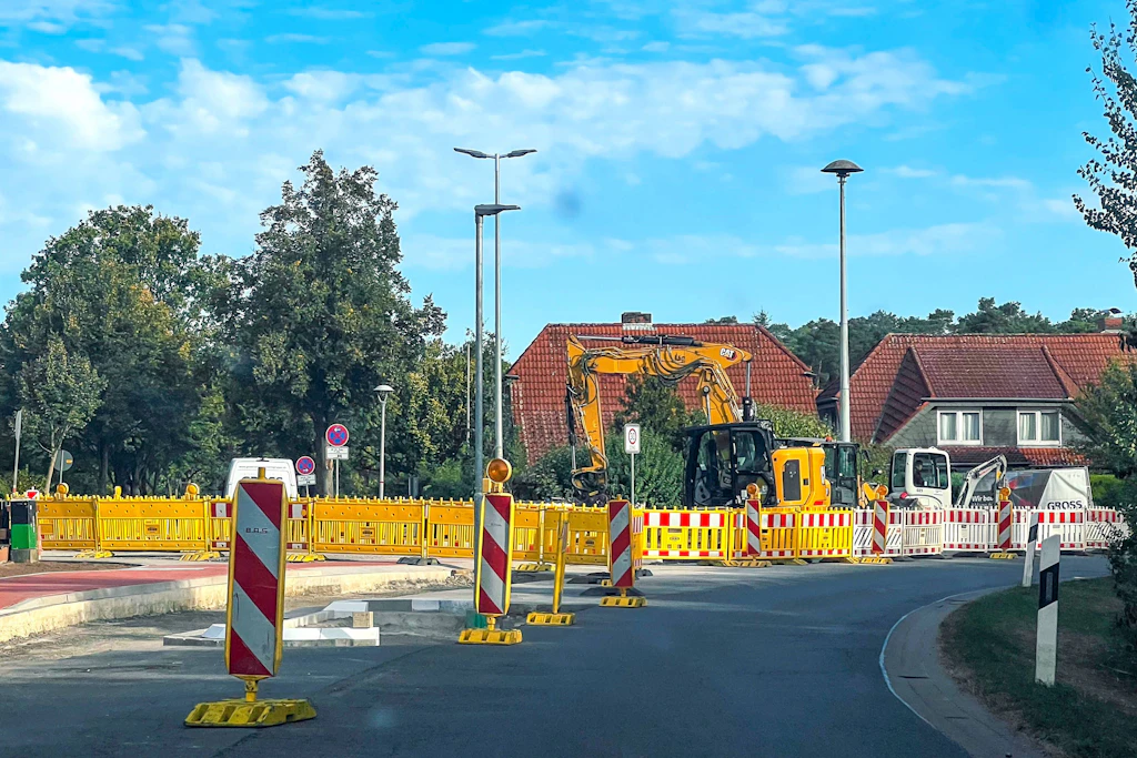 Straßensanierung: In Uenglingen wird die L15 ab Montag wegen Fahrbahnschäden voll gesperrt (Symbolbild).