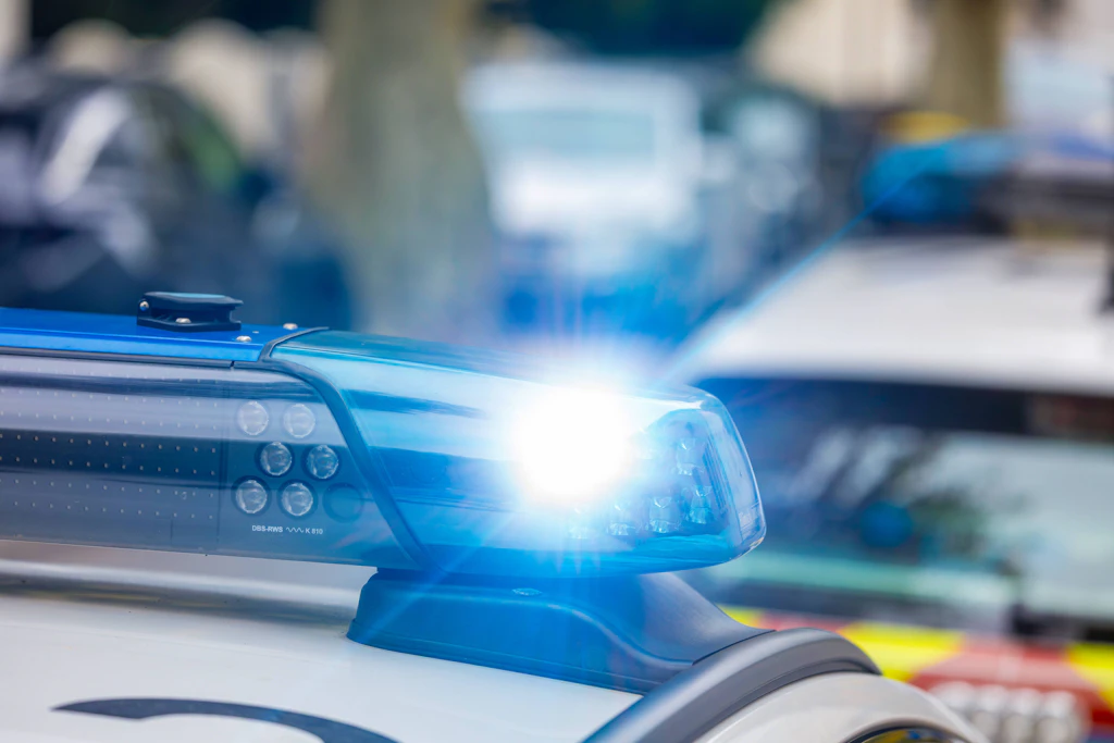 Nach einem Ladendiebstahl in Halle fahndet die Polizei öffentlich nach vier Verdächtigen (Symbolbild).