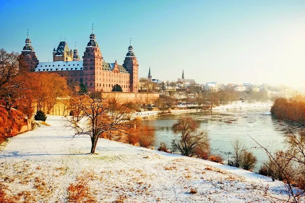 Schloss Johannisburg in Aschaffenburg im Winter 