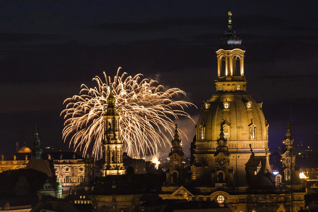 2018 fanden die Pyrogames noch in der Dresdner Innenstadt statt, mittlerweile zogen sie in die Flutrinne (Symbolfoto). 