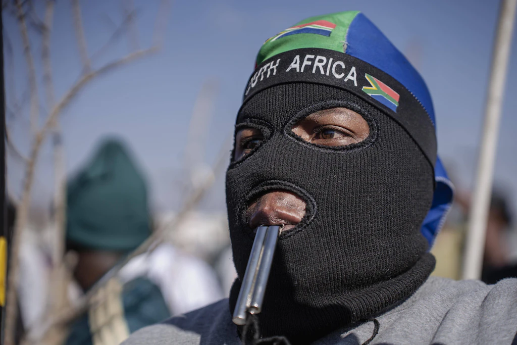 Südafrika: Rund 50 Menschen prügeln Ausländer zu Tode – Gewalt gegen Migranten eskaliert