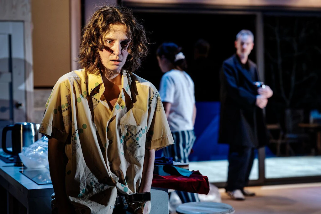 „Antigone. Der Abschied“ in der Schaubühne: Sophokles als Fernsehspiel
