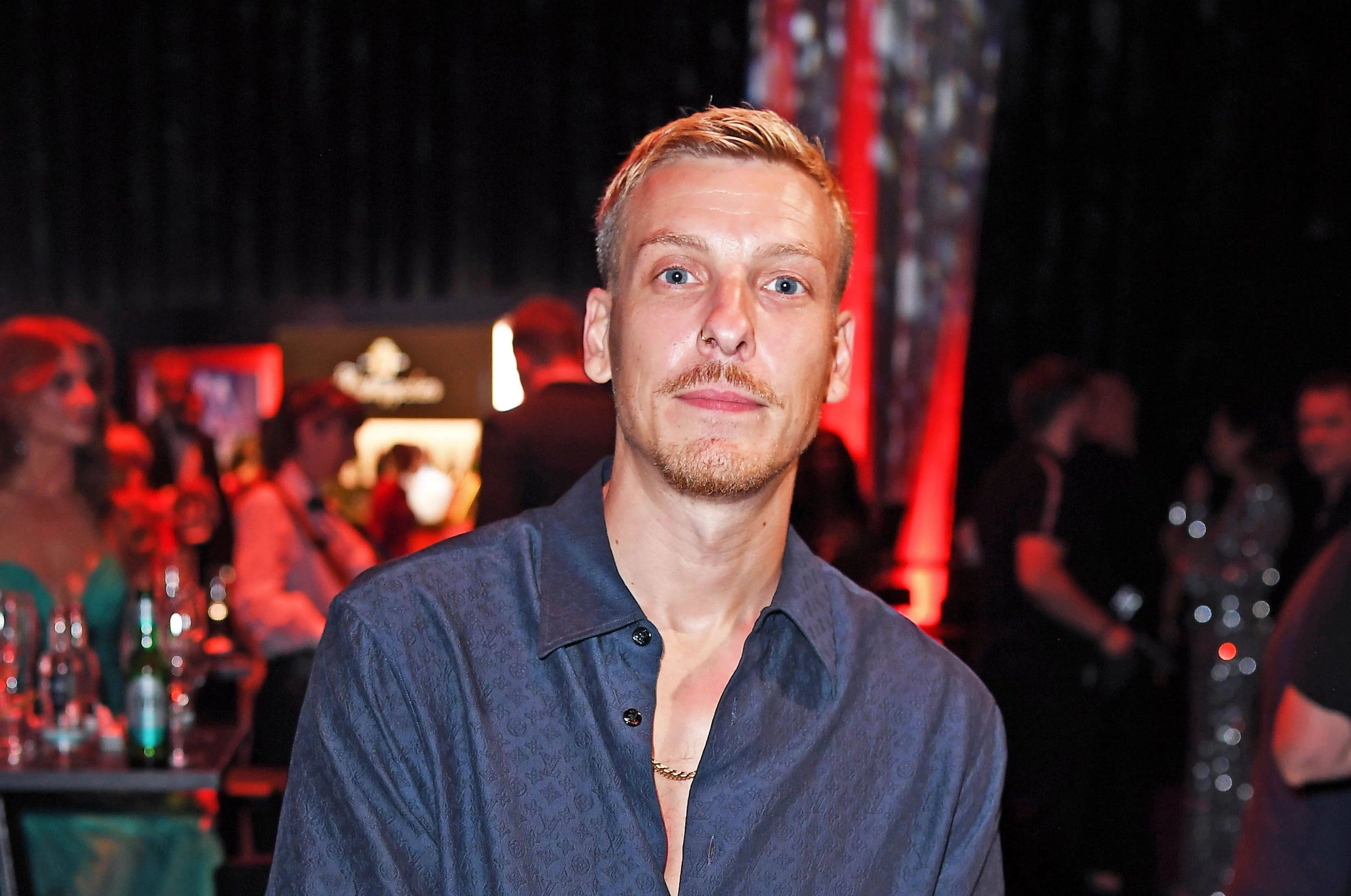 Proteste Fsli „Zum Kotzen“: Felix Lobrecht über doppelte Standards bei Debatte um ...