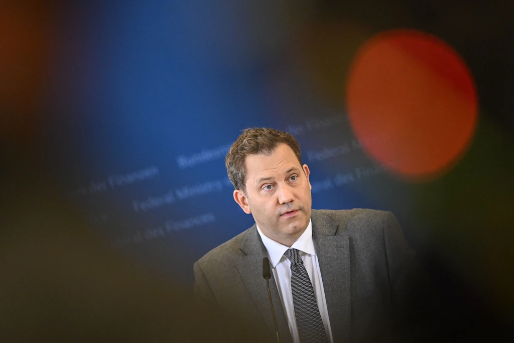 Klingbeil macht den Schabowski: Tabaksteuer gilt „sofort, unverzüglich“