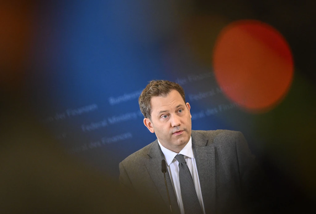 Klingbeil macht den Schabowski: Tabaksteuer gilt „sofort, unverzüglich“