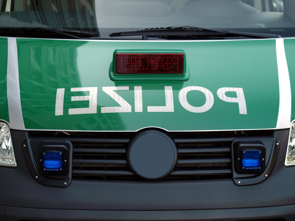 Rollstuhlfahrer in Zwickau von Auto erfasst und schwer verletzt