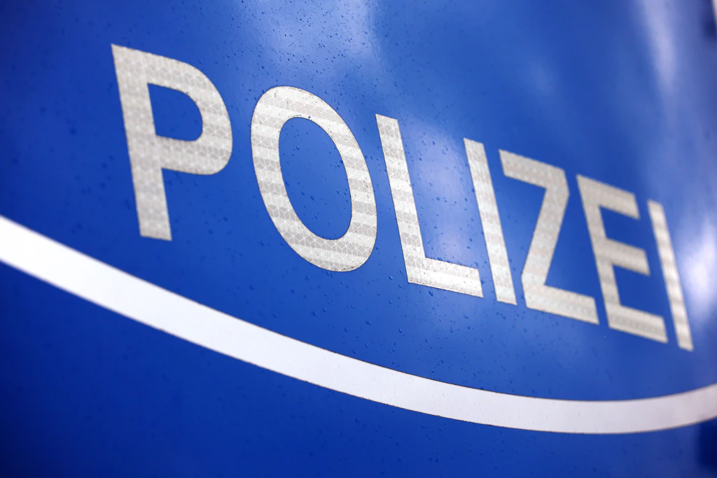 Mopedfahrer bei Lohmen schwer verletzt – Kleintransporter fuhr davon