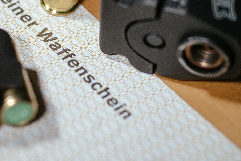 Zu den mehr als 1600 Extremisten mit waffenrechtlicher Erlaubnis zählen auch Inhaber des Kleinen Waffenscheins.