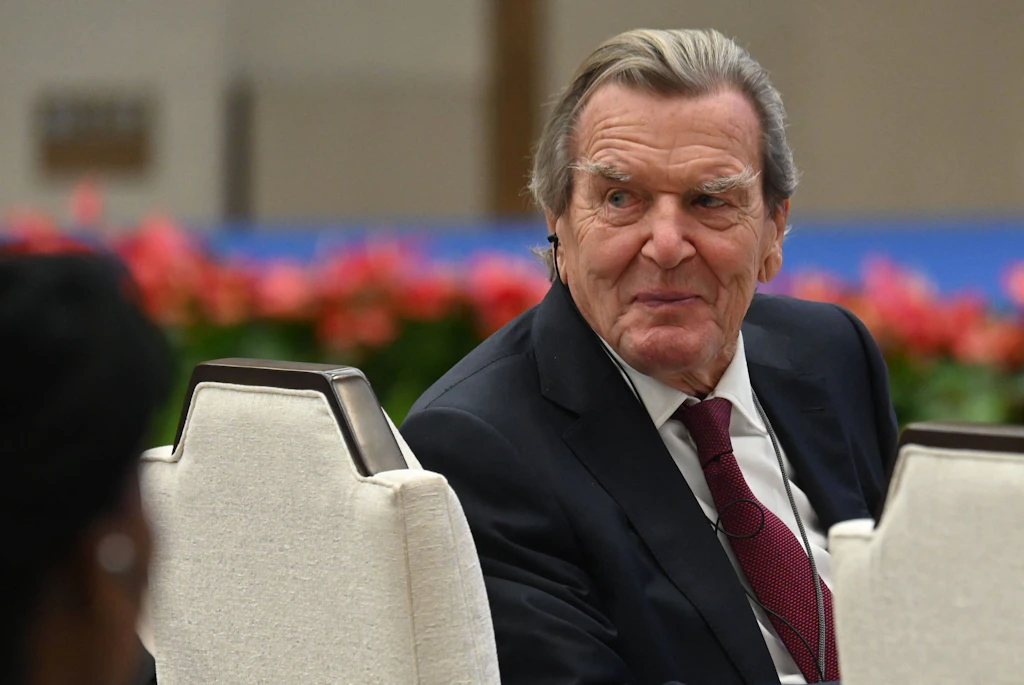 Nach Putin-Besuch: Alt-Kanzler Schröder tritt bei Chinas Forum zur Weltordnung auf