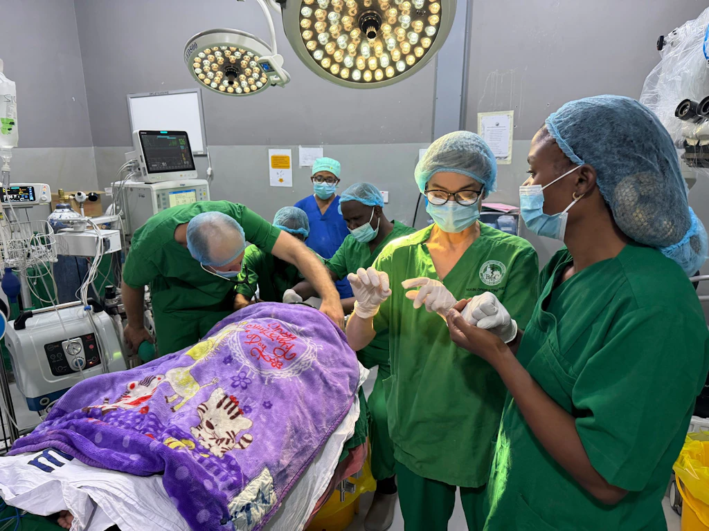 Uniklinik Cottbus in Tansania: Team operiert Hirntumoren in Mwanza