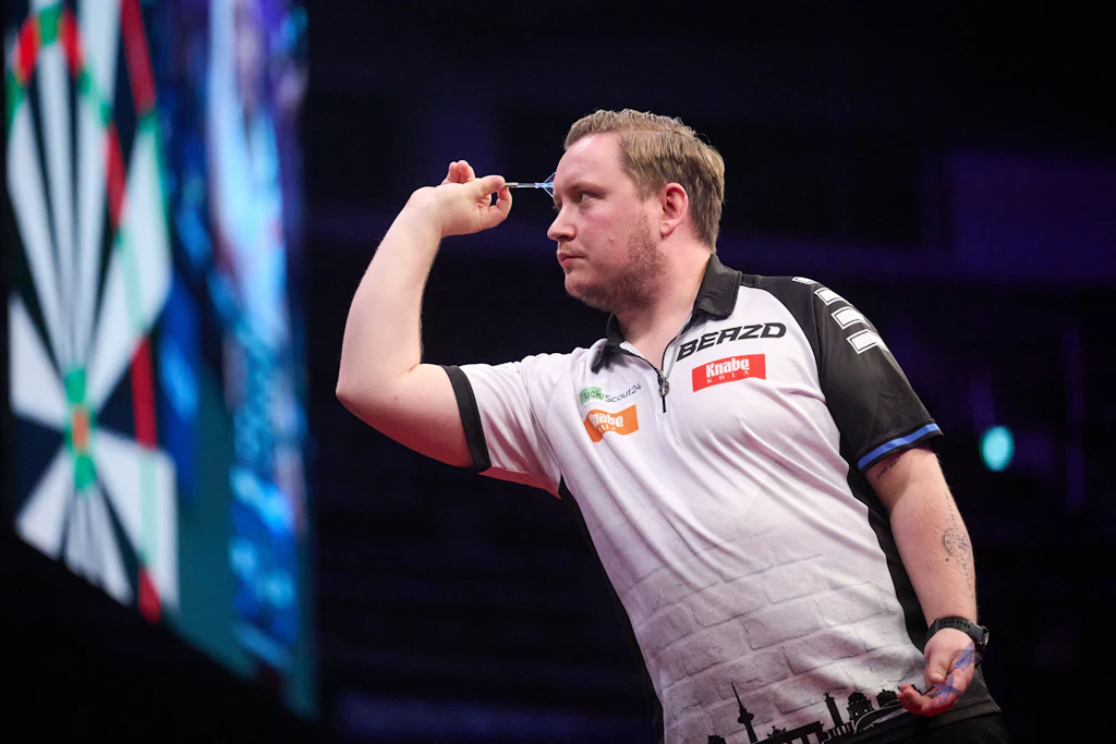 Vor dem Finale setzte sich Schindler gegen einige der besten Darts-Profis der Welt durch.