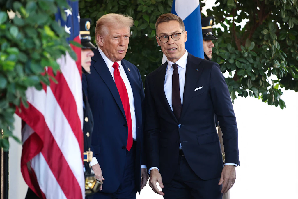 Frühstücken, Golfen und jetzt Frieden vermitteln mit Trump: Der finnische Präsident Alexander Stubb gilt als Europas Kandidat für mögliche Friedensgespräche.