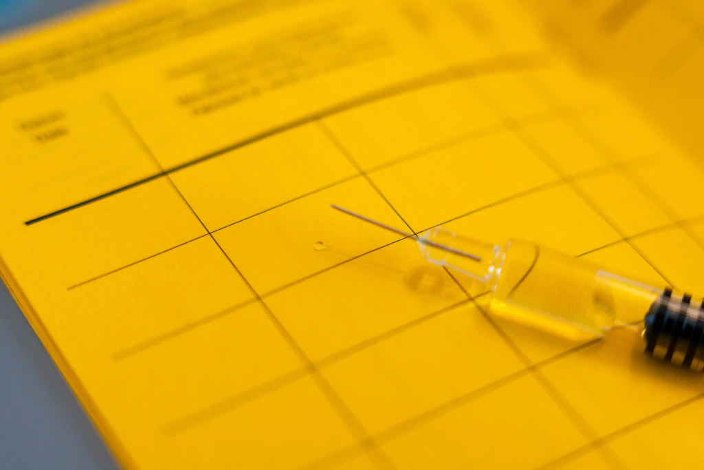 Polio-Impfung: Eltern sollen die Impfhefte ihrer Kinder prüfen und versäumte Dosen zeitnah nachholen (Symbolbild).