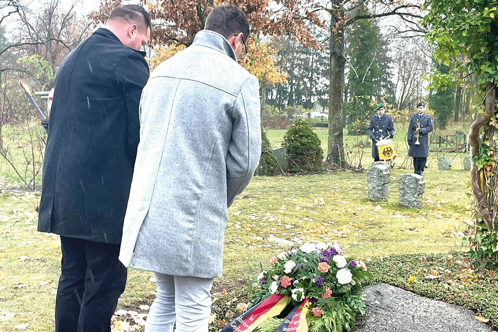 Volkstrauertag in Pasewalk: Die Stadt lädt am 15. November um 11 Uhr zur Gedenkveranstaltung auf den Friedhof der evangelischen Kirchengemeinde ein.