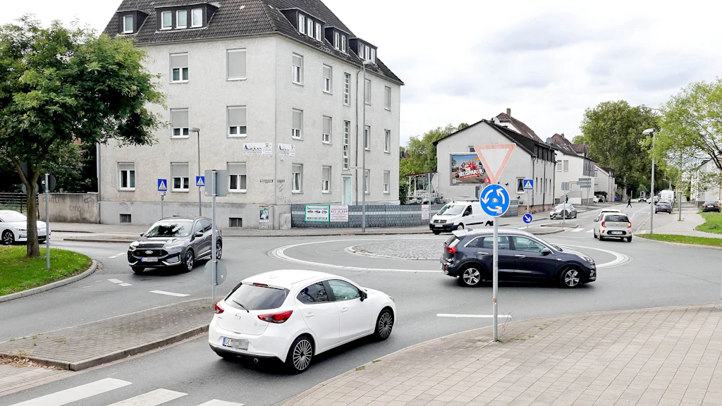 Der Blinker-Fehler im Kreisverkehr, der Sie bei einem Unfall zum Schuldigen machen kann