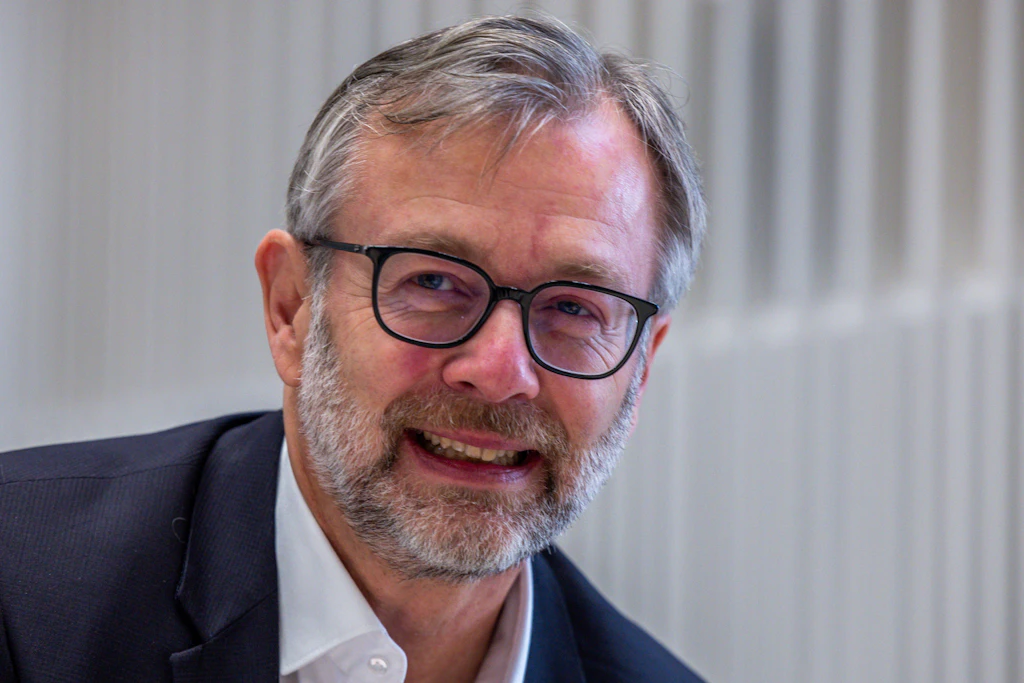 Finanzminister Heiko Geue (SPD) fordert trotz positiver Herbststeuerschätzung weiterhin ein umfassendes Konsolidierungs- und Modernisierungsprogramm für Mecklenburg-Vorpommern.