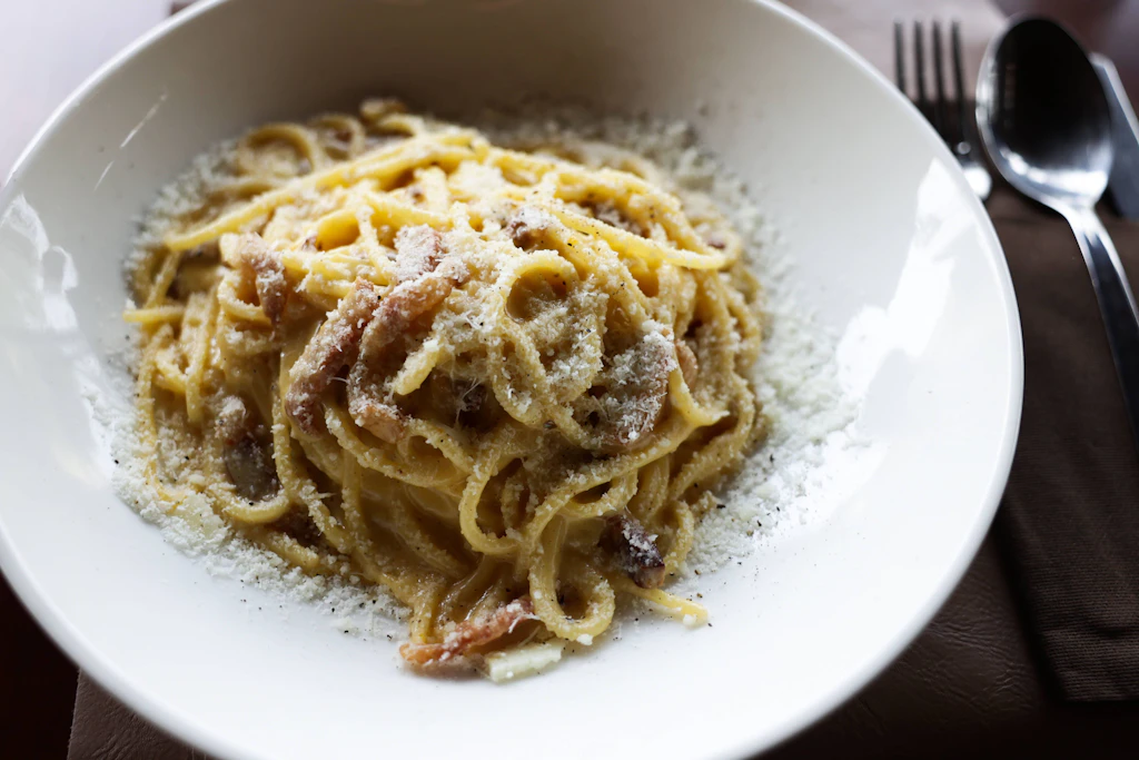 Carbonara wie in Rom: Warum die Pfanne vom Herd muss, bevor das Ei hineinkommt