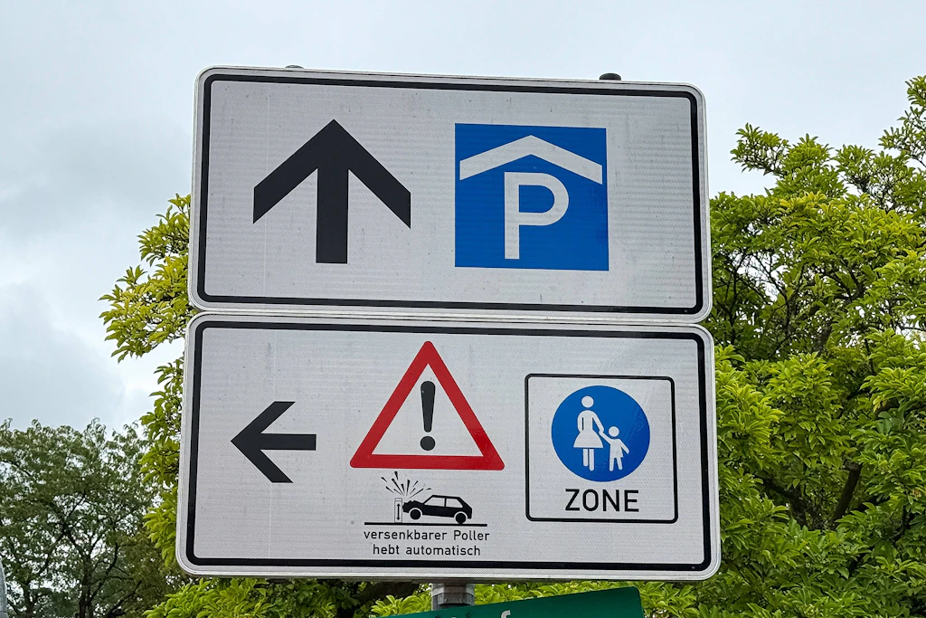 Parkleitsystem: Wismar startet am 30. Oktober mit digitalen Anzeigen für freie Stellplätze am Altstadtring (Symbolbild).