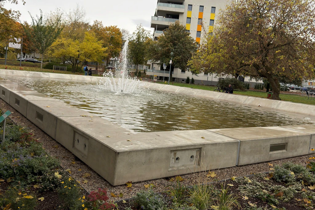 Brunnen in Halberstadt: Der Lions-Club-Brunnen im Schützenpark soll voraussichtlich noch bis Ende November sprudeln.